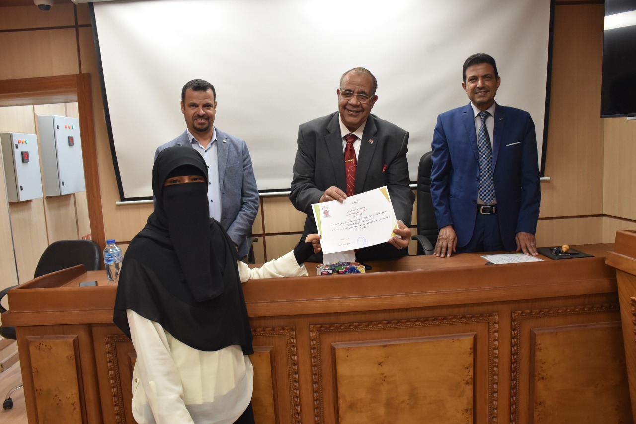 رئيس جامعة الأقصر يشهد ختام ملتقى اللغة المصرية القديمة