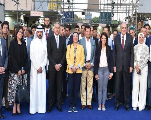  وزير العمل يشارك في إفتتاح 