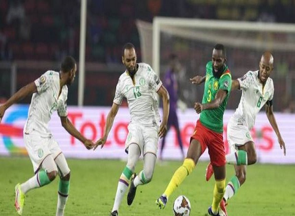 الكاميرون وجامبيا