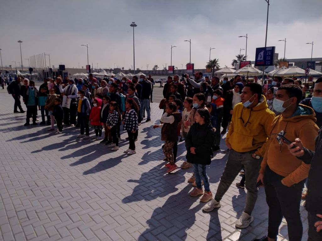 فقرات السيرك القومي وعروض الموسيقى والغناء تجذب رواد اليوم الثالث لمعرض الكتاب 53 