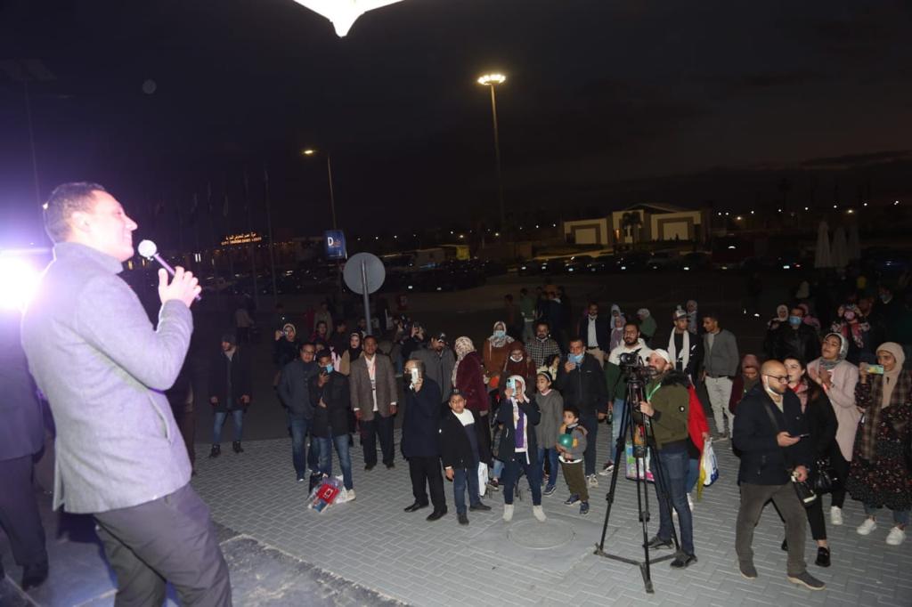 فقرات السيرك القومي وعروض الموسيقى والغناء تجذب رواد اليوم الثالث لمعرض الكتاب 53 