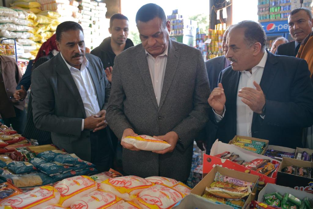امنة وشعيب يتفقدان معرض أهلاً رمضان بمطروح 