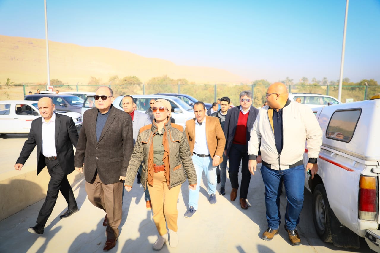 وزيره البيئة تتفقد المحطات الوسيطة بمراكز أسيوط