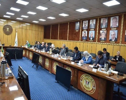 وزير القوى العاملة يلتقى وفدا من وزارة الموارد البشرية السعودية