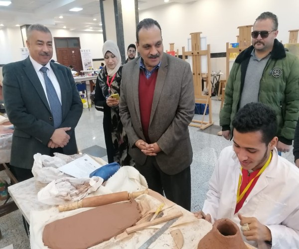 نائب رئيس جامعة بنها يتفقد فعاليات ملتقى إبداع الخامس لكليات التربية النوعية 