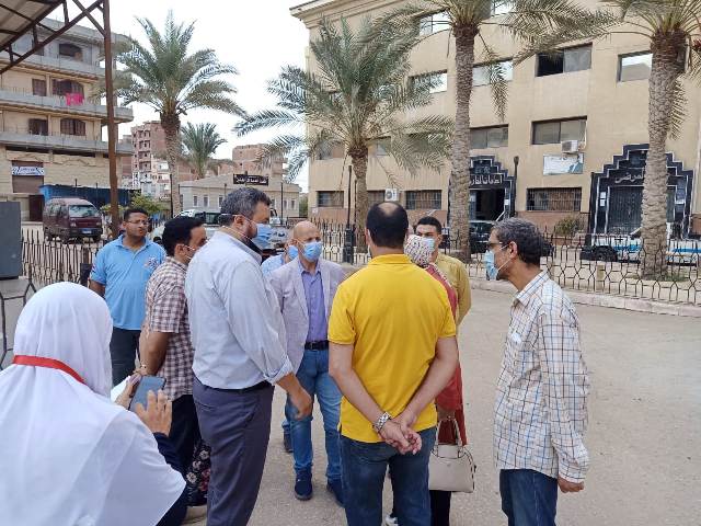 وكيل وزارة الصحة بالشرقية يتفقد سير العمل بمستشفى ديرب نجم.. بالصور