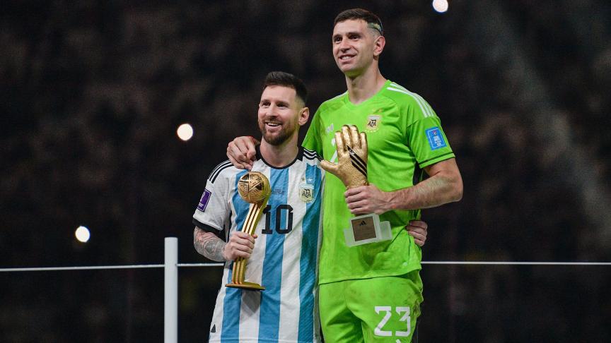 ميسي وإيميليانو مارتينيز