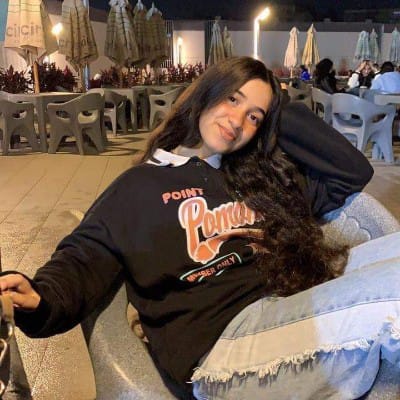 الطالبة ملك ياسر 