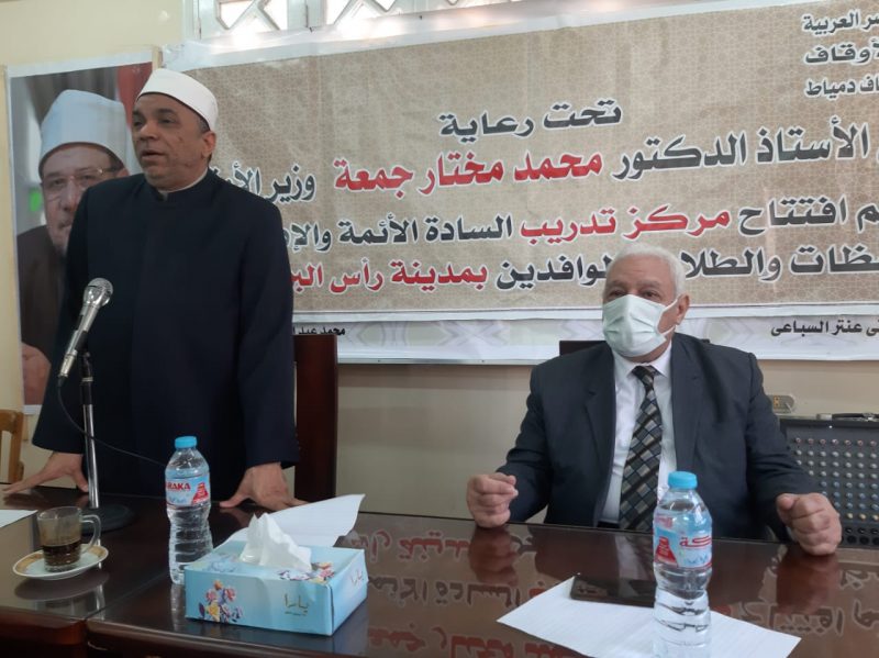 الشيخ جابر والدكتور العبد خلال المعسكر