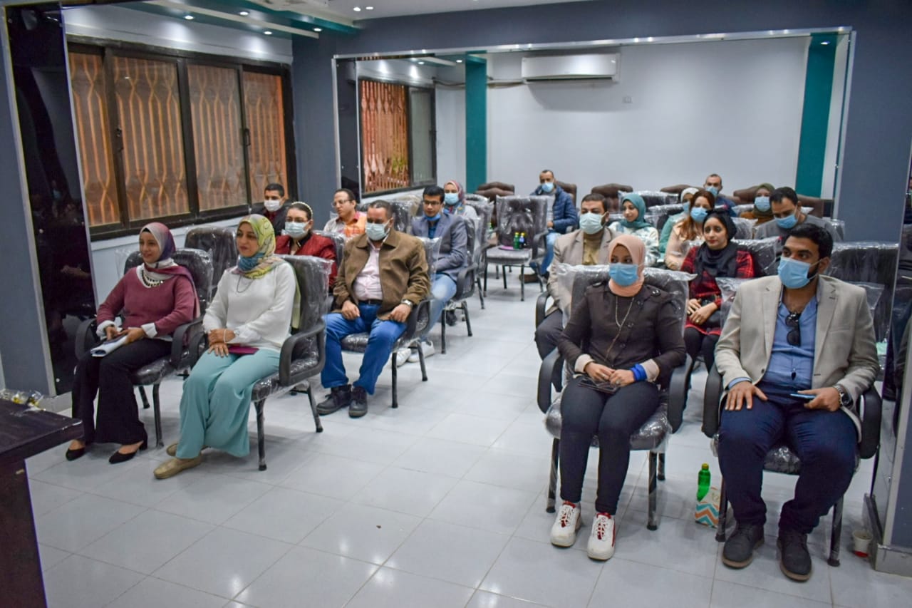 وكيل وزارة الصحة بالشرقية يكرم متدربي الزمالة الأوائل بالمحافظة 