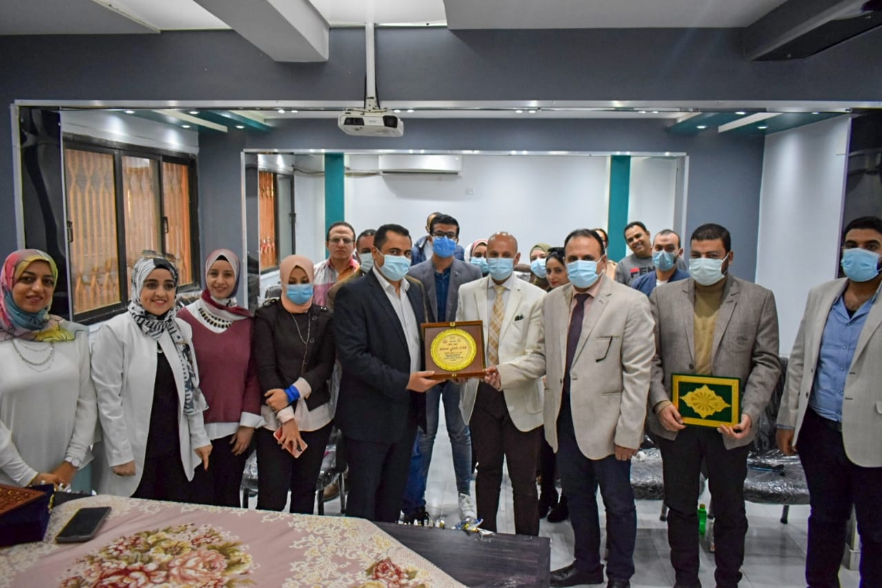 وكيل وزارة الصحة بالشرقية يكرم متدربي الزمالة الأوائل بالمحافظة 