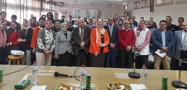 كيف تتعرف على متعاطى المخدرات ندوة  فى علوم جامعة حلوان.. صور