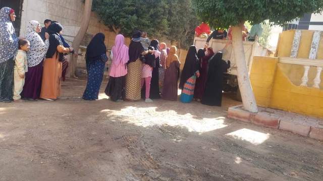 رئيس مدينة سمالوط يتابع تجهيز 7000 كرتونة غذائية مدعمة 