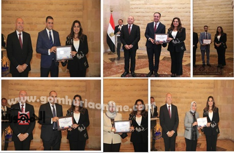 وزيرة التنمية المحلية ومحافظ القاهرة يكرمان المشاركين في تنظيم المنتدي الحضري العالمي