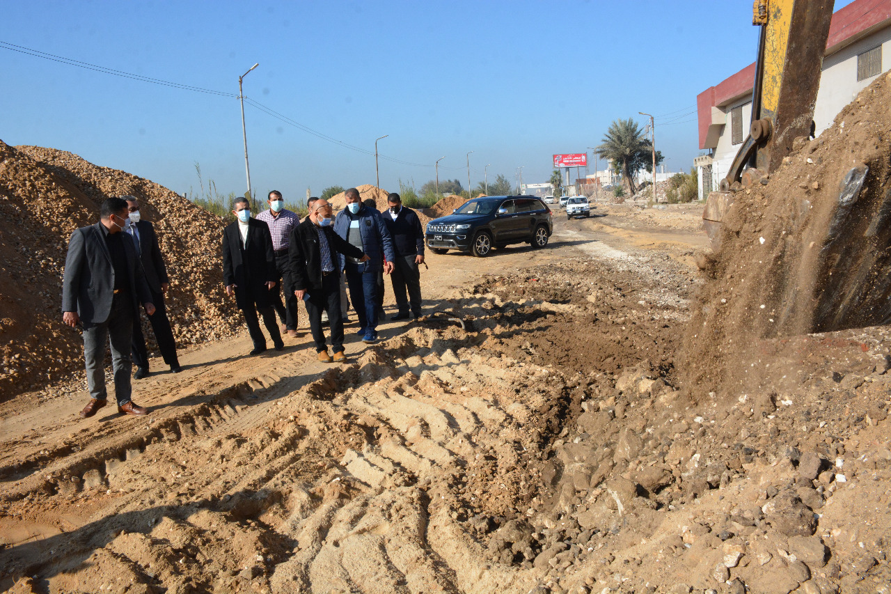 محافظ الغربية ونائبه يتفقدان أعمال الرصف والتطوير بطنطا-صور