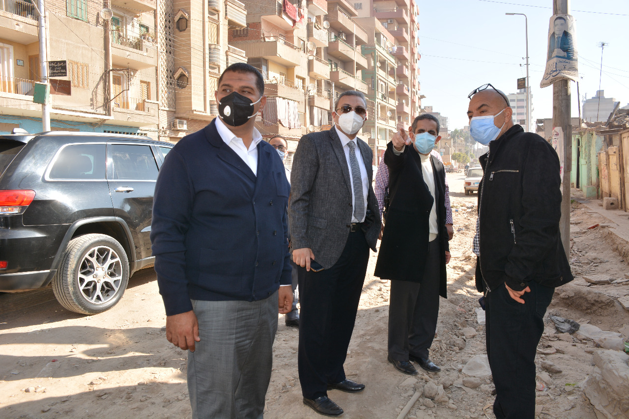 محافظ الغربية ونائبه يتفقدان أعمال الرصف والتطوير بطنطا-صور
