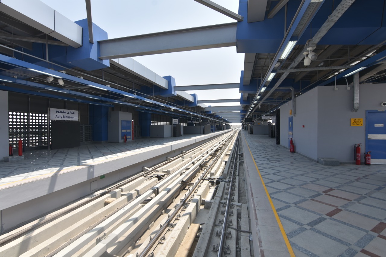  حصاد قطاع النقل 2020.. تنفيذه  625 كم طرق بتكلفة 10.2 مليار جنيه..إعادة تأهيل طرق بطول 500 كم 