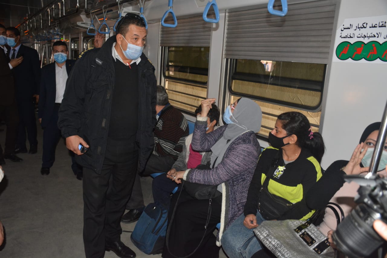 تحرير ١٤٧٢ محضر عدم ارتداء الكمامة في حملة بمحطات المترو اليوم 