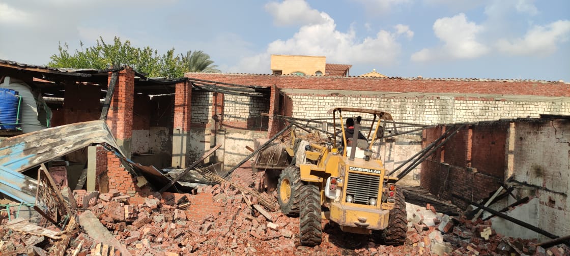 جهاز العبور: تنفيذ ازالة مبانى مزرعة مخالفة بجمعية عرابى