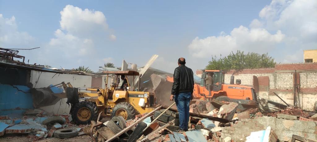 جهاز العبور: تنفيذ ازالة مبانى مزرعة مخالفة بجمعية عرابى