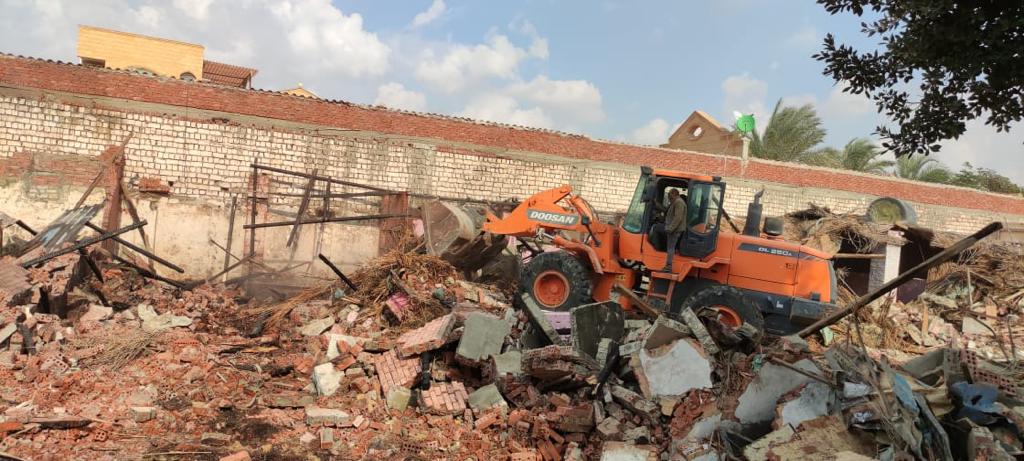 جهاز العبور: تنفيذ ازالة مبانى مزرعة مخالفة بجمعية عرابى