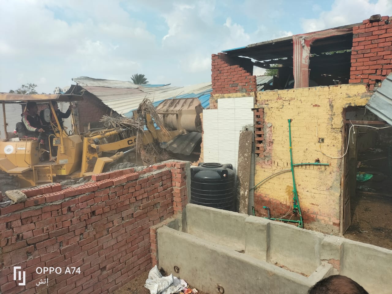جهاز العبور: تنفيذ ازالة مبانى مزرعة مخالفة بجمعية عرابى