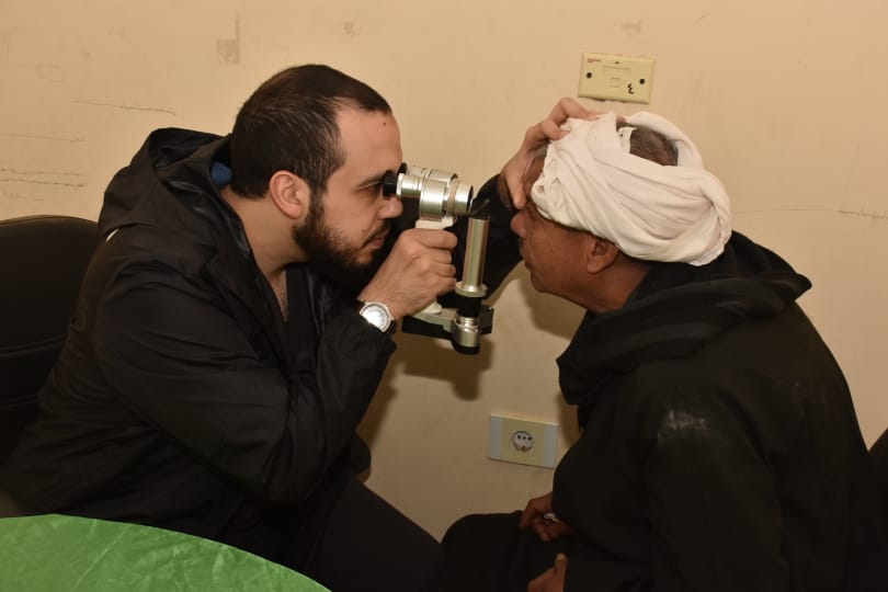 جامعة عين شمس تنظم قافلة شاملة بقرية القلمينا بقنا 