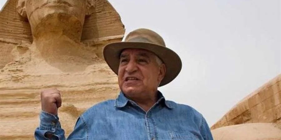 الدكتور زاهي حواس عالم الآثار