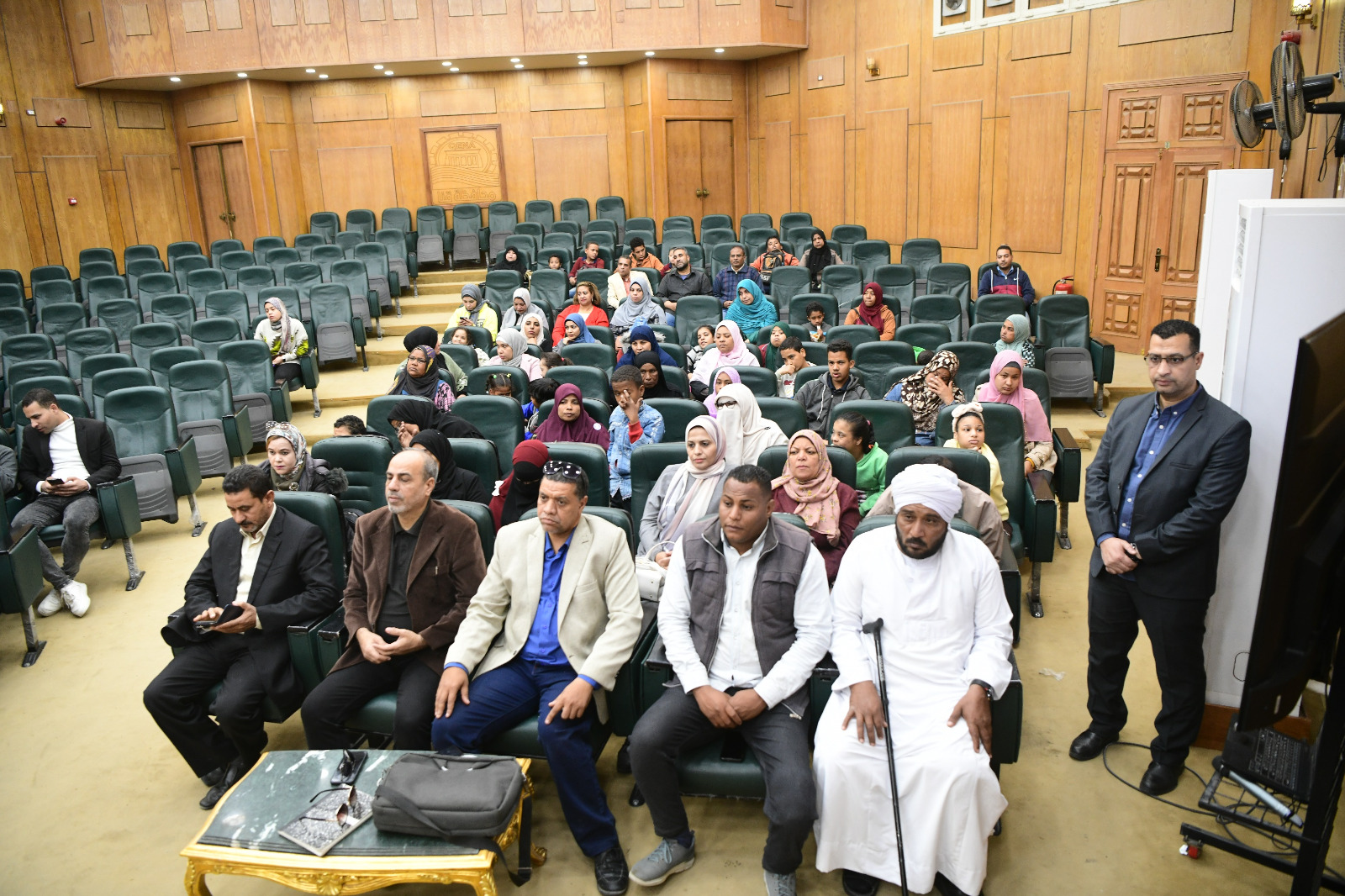 تمكين الأشخاص ذوي الإعاقة وذويهم فى ورشة عمل بديوان محافظة قنا