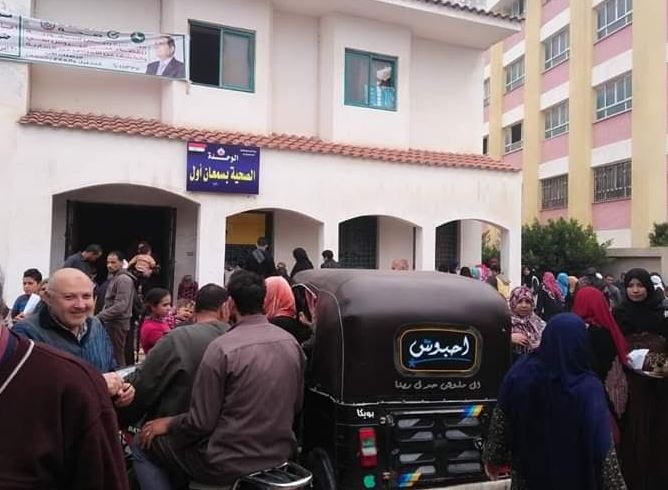 2014 مريضا بقرية سمعان استفادوا من قافلة صحة الشرقية 