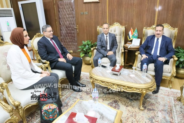 محافظ المنوفية يبحث تطوير المستشفيات ودعم الكوادر الطبية مع قيادات وزارة الصحة