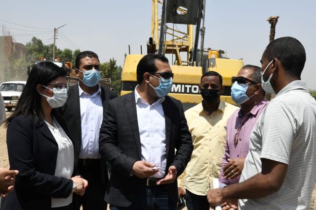 نائب محافظ قنا يتفقد الأعمال الإنشائية لكوبرى أبو تشت العلوى.. بالصور