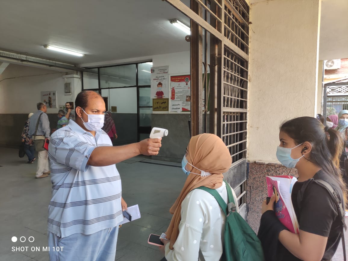 وكيل تجارة عين شمس تتفقد لجان إمتحانات الدراسات العليا الأكاديمية