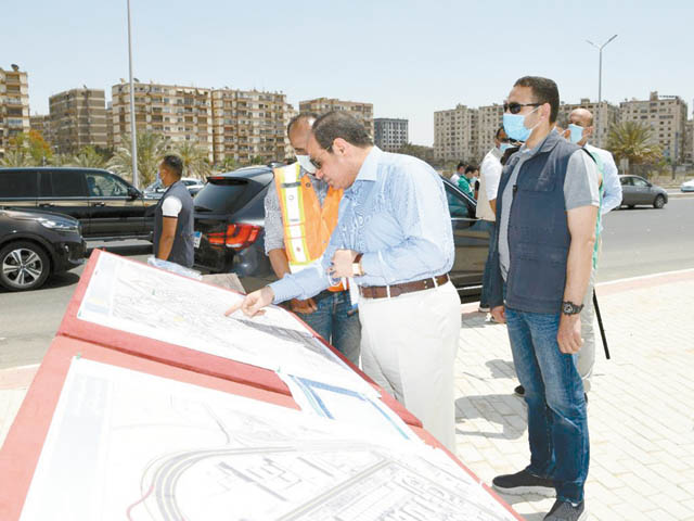 السيسي تفقد أعمال تطوير محاور شرق القاهرة