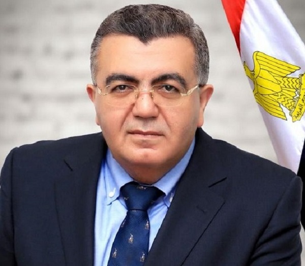 د. حاتم صادق خبير دولي