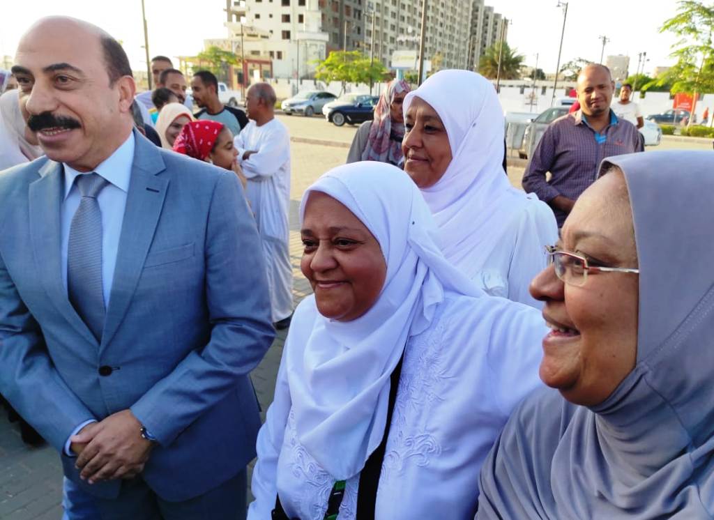  محافظ أسوان يودع حجاج بيت الله الحرام بعد إنقطاع عامين بسبب جائحة كورونا