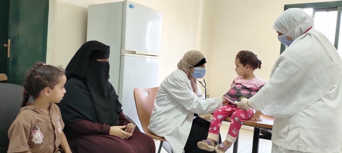 صحة المنيا: علاج 1794 مواطناً ومواطنة بالمجان فى قافلة طبية