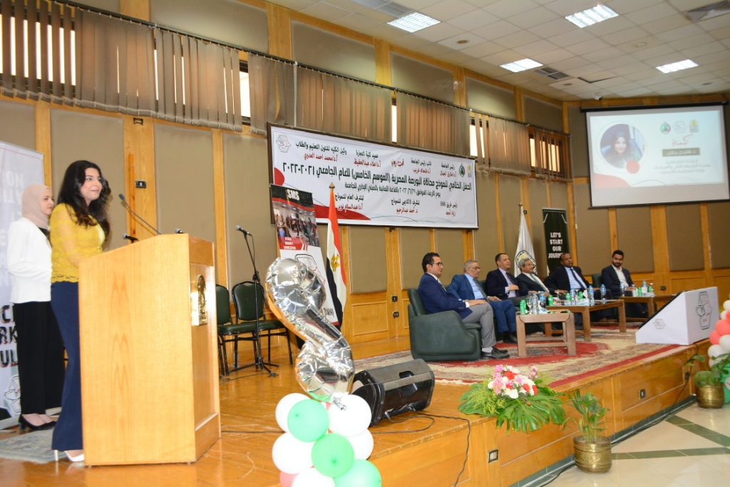نائب رئيس جامعة أسيوط يشهد الحفل الختامى للموسم الخامس  لنموذج محاكاة البورصة المصرية