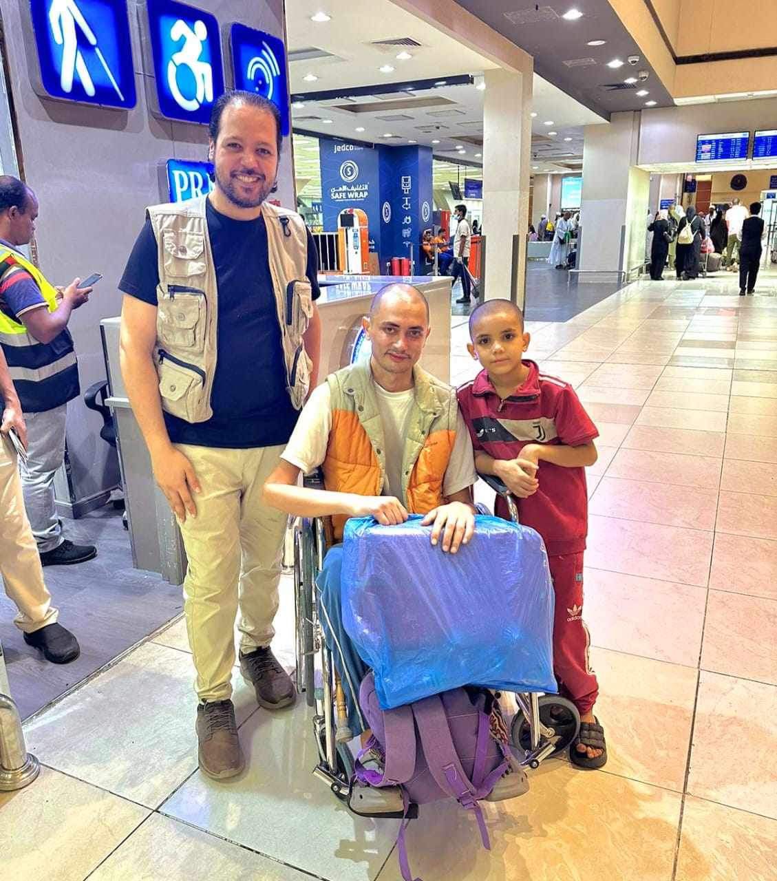 أثناء إنهاء إجراءات الوصول لأرض الوطن 