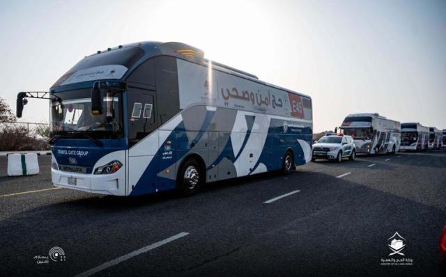 الحجاج يبدأون مناسكهم بالتصعيد إلى منى.. سجادة صلاة لكل حاج