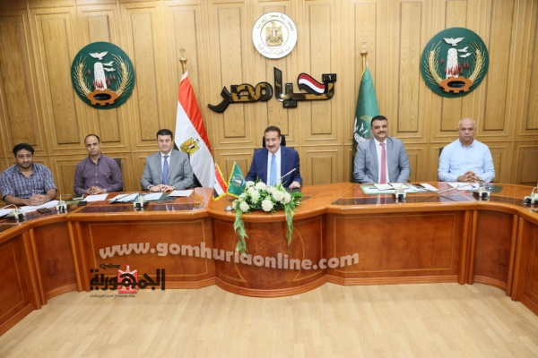 اللواء إبراهيم أبو ليمون محافظ المنوفية خلال الإجتماع