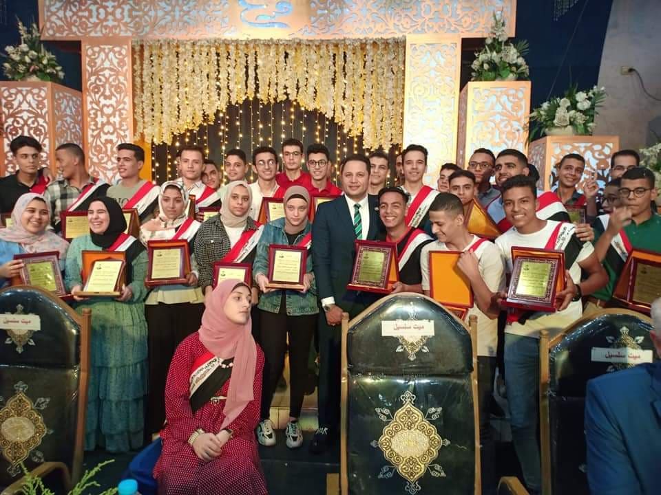 تكريم الاوائل فى منية النصر