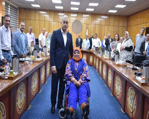 وزير العمل يلتقي ممثلي الإتصال النقابي العمالي بالمحافظات