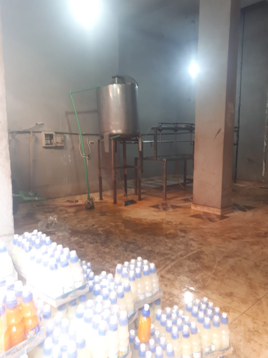 حماية المستهلك يضبط مصنعاً غير مرخصاً لانتاج العصائر بالمنوفية