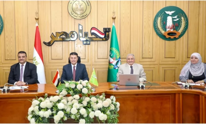 اللواء عبد الله الديب والاستاذ خالد النمر خلال الاجتماع عبر تقنية زووم