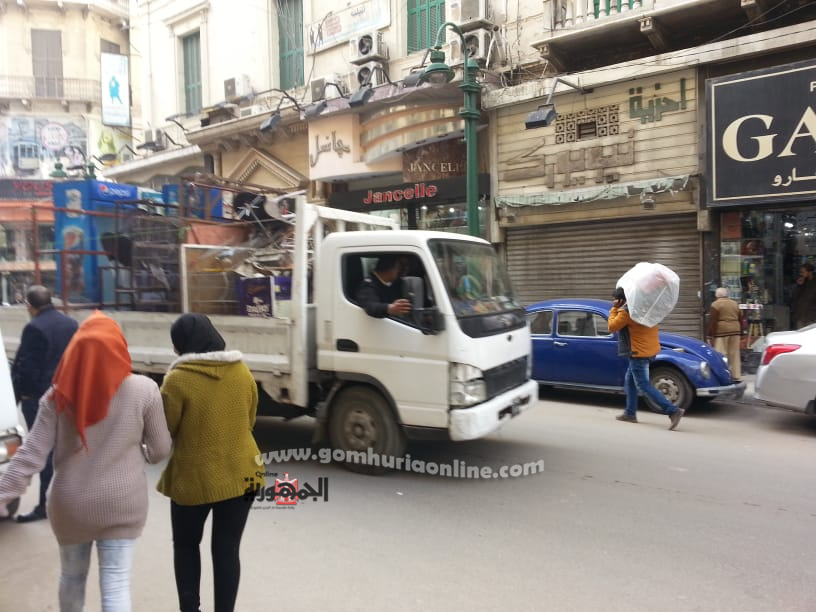 شرطة المرافق ترفع الاشغالات بشارع سعد زغلول تصويرواثق حسين