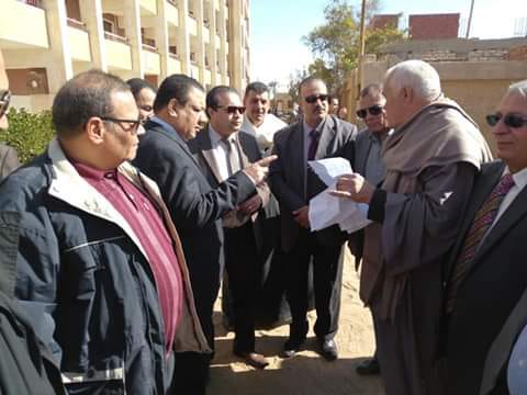 وكيل الوزارة ورئيس مجلس الأمناء يتفقدان سير  الامتحانات ببنى سويف