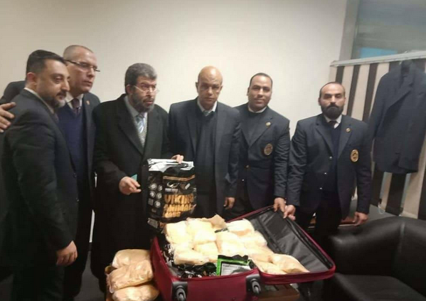 ضبط ٤١ كيلو جرام من مخدر الفودو بالمطار.. صور