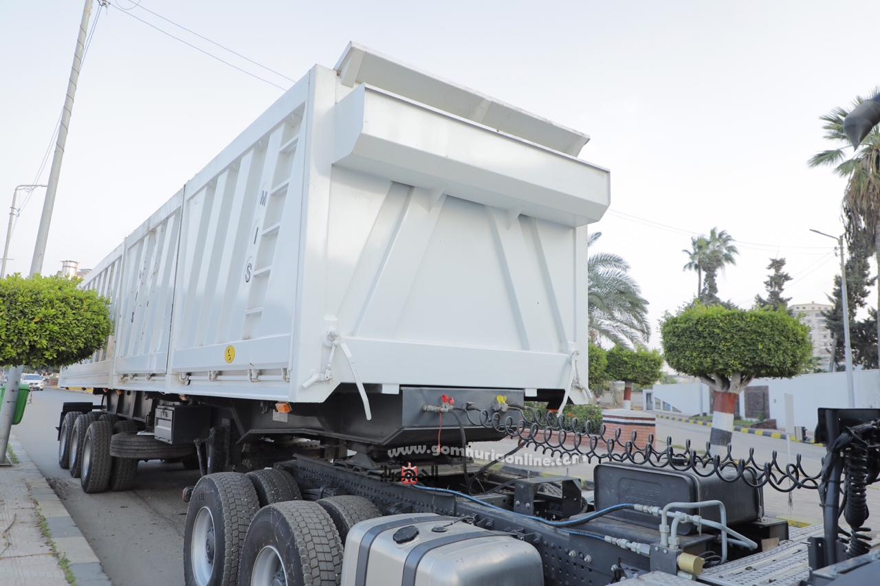 استلام سيارتين ٥٢ م٣ ولودرين مفصلى من وزارتى التنمية المحلية والبيئة لمنظومة النظافة بدمياط 