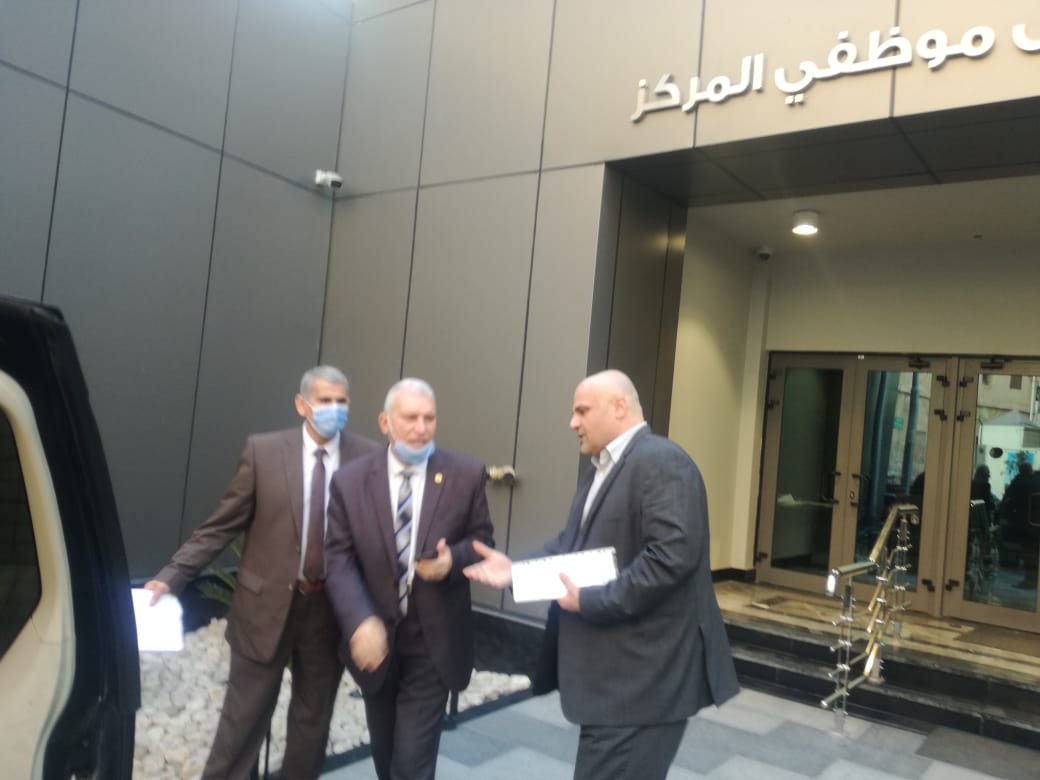 رئيس مصلحة الجمارك يزور مركز الخدمات اللوجستية بميناء الإسكندرية البحرى